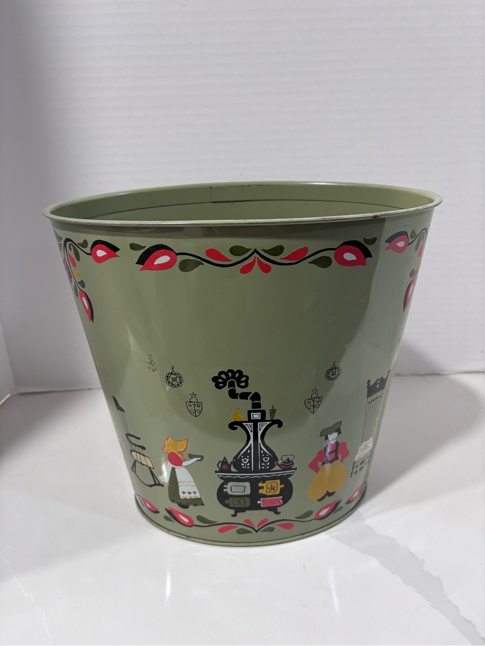 J. W. Reed Vintage Green Decorative Folk-Art Metal Wastebasket